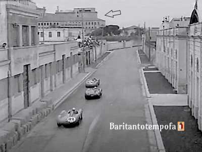 Il prospetto dello stabile assunse, soprattutto nella parte superiore...